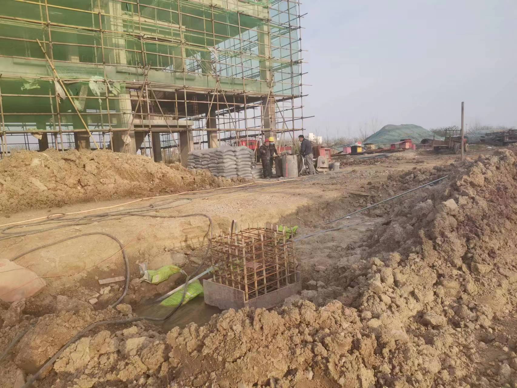 麻栗坡当桥梁出现裂缝的时候应该及时加固修补